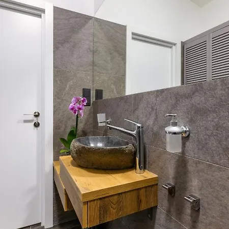 Bright Attic Flat In The Centre Appartamento *