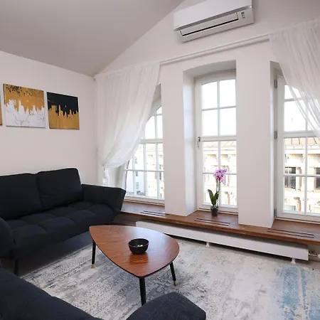 Apartmán Bright Attic Flat In The Centre *