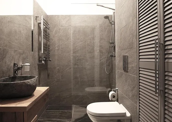 Bright Attic Flat In The Centre