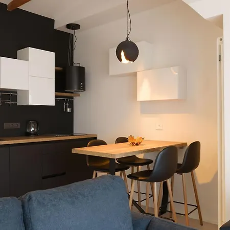 Bright Attic Flat In The Centre