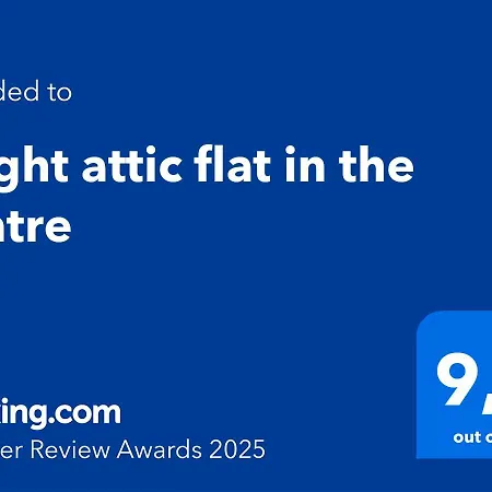 Lägenhet Bright Attic Flat In The Centre *